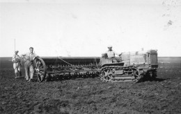 Photographie Photo Vintage Snapshot Semailles Blé Tracteur - Beroepen