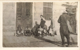 SALONICA 1917 - PHOTO CARD - PETITS CIREURS De CHAUSSURES - Grèce