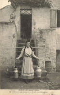 03 NERIS LES BAINS LAITIERE PARTANT PORTER LE LAIT AUX BAIGNEURS - Personaggi