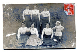 Carte Photo De Six Femmes élégante Avec Une Petite Fille élégante Posant A La Campagne Vers 1910 - Personas Anónimos