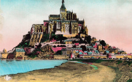 FRANCE - Le Mont Saint Michel - Vue Sur La Ville Prise De La Digue - Colorisé - Carte Postale Ancienne - Le Mont Saint Michel