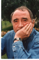 LE COMEDIEN CLAUDE BRASSEUR  EN 1997 PHOTO  BRUNO BEBERT EN 1997 - Geïdentificeerde Personen