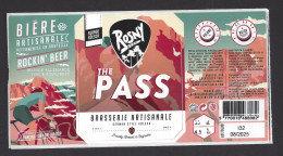 Etiquette De Bière Blonde  -  The Pass  -  Brasserie Rosny Beer  à  Seignosse  (40) - Bier