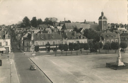 72.n° 25288. Chateau Du Loir .place De L Hotel De Ville. Carte Postale Photo. Cpsm . - Chateau Du Loir