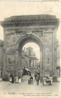 58 - NEVERS - LA PORTE DE PARIS ET L'EGLISE SAINT PIERRE - LL - 55 - Nevers