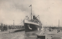 LE HAVRE LE PAQUEBOT "FRANCE" FRANCHIT L'ECLUSE ET PASSE DANS L'AVANT PORT TBE - Hafen