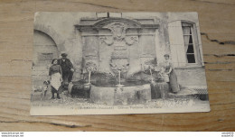 LOURMARIN : Grande Fontaine De La Place   ............. SPDC-8794 - Lourmarin