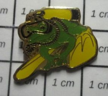 1818A  Pin's Pins / Beau Et Rare / THEME ANIMAUX / GRENOUILLE VERTE PLONGEE SOUS MARINE - Dieren