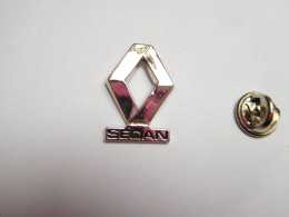 Beau Pin's En Relief , Auto Renault , Logo , Sedan , Losange Creux , Verso Lisse - Renault