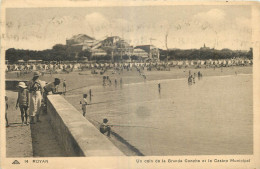 17 - ROYAN - UN COIN DE LA GRANDE CONCHE ET LE CASINO MUNICIPAL - C.A.P. - 14 - Royan