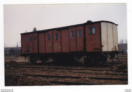 PHOTO Originale TRAINS Wagon De Service Ancien Fourgon SNCF à Essieux - Trains