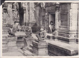 Photo De Particulier  INDOCHINE  CAMBODGE  ANGKOR THOM  Art Khmer Temple Statues A Situer & Identifier Réf 30346 - Asie