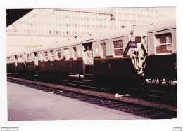 PHOTO Originale TRAINS Wagon Ou Voiture SNCF Voyageurs Mixte De 1ère Fumeurs & Non Fumeurs Et 2ème Classe - Treinen