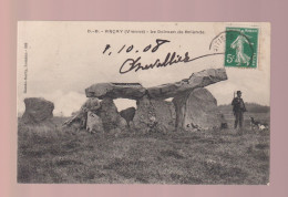 CPA - 86 - Arçay - Le Dolmen De Briande - Animée - Circulée En 1908 - Altri & Non Classificati