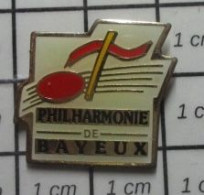 321 Pin's Pins / Beau Et Rare / MUSIQUE / NOTE PORTEE MUSICALE PHILHARMONIE DE BAYEUX - Muziek