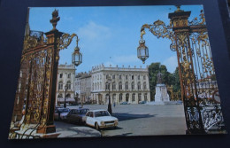 Nancy (Meurthe-et-Moselle) - La Place Stanislas.  Au Premier Plan, Grilles De Jean L'Amour - Editions ESTEL, Blois - Nancy