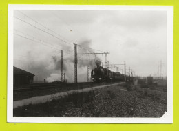 PHOTO Originale TRAINS Train Avec Wagons De Voyageurs Anciens Locomotive à Vapeur 230 G En Ligne En 1971 - Treni