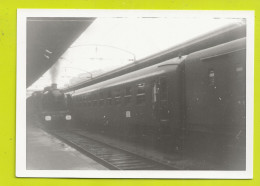 PHOTO Originale TRAINS Train Wagon Voyageurs SNCF Fourgon Locomotive à Vapeur 230 G En 1971 - Trains