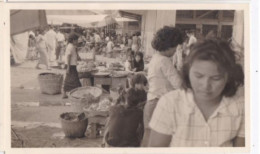 Photo De Particulier  INDOCHINE  CAMBODGE  Phnom Penh Marché Scene De Vie  Marchands Au Marché Réf 30361 - Asien