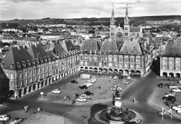 Charleville * La Place Ducale Et Statue De Charles De Gonzague - Charleville