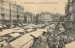 59 - Valenciennes - Le Grand Marché Place D'Armes - Animée - CPA - Oblitération Ronde De 1906 - Voir Scans Recto-Verso - Valenciennes