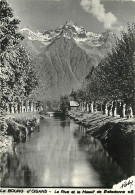 38 - Bourg D'Oisans - La Rive Et Le Massif De Belledonne - Carte Dentelée - CPSM Grand Format - Etat Léger Pli Visible - - Bourg-d'Oisans