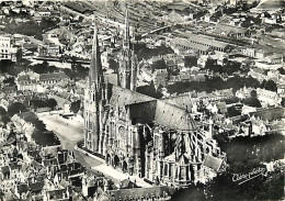 28 - Chartres - La Cathédrale - Vue Aérienne - Mention Photographie Véritable - Carte Dentelée - CPSM Grand Format - Car - Chartres