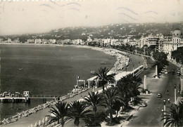 06 - Nice - La Promenade Des Anglais - Automobiles - Carte Dentelée - CPSM Grand Format - Voir Scans Recto-Verso - Autres & Non Classés