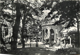 03 - Vichy - Source Des Célestins - Mention Photographie Véritable - CPSM Grand Format - Voir Scans Recto-Verso - Vichy