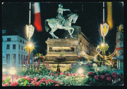 CPSM / CPM 10.5 X 15 Loiret ORLÉANS Place Du Martroi: Statue Illuminée De Jeanne D'Arc Pendant Les Fêtes - Orleans