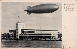 DEUTCHLAND -FRIEDRICHSHAFEN A. B -HAFENBAHNHOF MIT ZEPPELIN -CPA ±1930 - Friedrichshafen