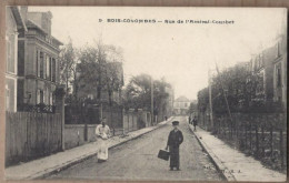 CPA 92 - BOIS COLOMBES - Rue De L'Amiral Courbet - TB PLAN ANIMATION 2 Personnages Petite Rue Pavillons Maisons - Autres & Non Classés