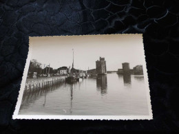 P-41 ,  Photo Du Vieux Port De La Rochelle Vue Du Quai, Bateaux Et Tours, Circa 1935 - Orte