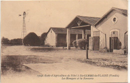 85 Ecole D'Agriculture  De Pétré à Ste-GEMME-la-PLAINE  Les Hangars Et La Bouverie  (éolienne , Carte Pas Courante) - Autres & Non Classés