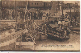 85 St-GILLES-CROIX-de-VIE  - Les Petits Canots Viennent Vendre Leur Sardines - Saint Gilles Croix De Vie