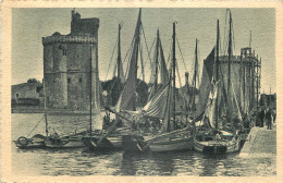 17 - LA ROCHELLE - UN JOLI COIN DU PORT - Héliogravue Combier Macon - La Rochelle