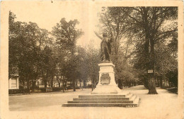 39 -LONS LE SAUNIER - STATUE DE ROUGET DE LISLE ET PROMENADE DE LA CHEVALERIE  - Lons Le Saunier