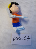 Kinder - Snoopy Au Sport D'hiver - Lucy Avec Crosse De Hockey - K00 57 - Sans BPZ - Montables