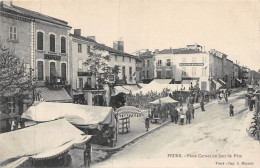 P-24-Mi-Is-1002 : FEURS. PLACE CARNOT UN JOUR DE FETE - Feurs