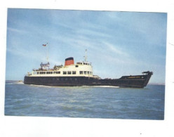 POSTCARD   SHIPPING  FERRY   RED FUNNEL STEAMERS CARISBROOKE CASTLE   PUBL BY J A DIXON - Transbordadores