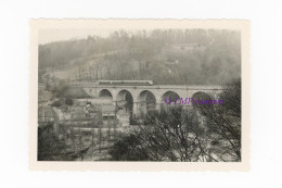 Photo Train CFL 176 Trois Vierges Luxembourg Viaduc Chemins Chemin Fer Locomotive Loco Automotrice Autorail Photographie - Eisenbahnen