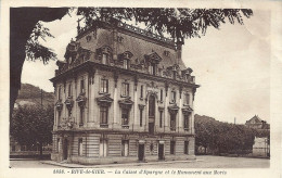 *CPA - 42- RIVE DE GIER - La Caisse D'Epargne Et Le Monument Aux Morts - Rive De Gier