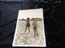 P-76 , Photo , Groupe D'hommes En Maillot De Bain Sur La Plage;, Semi Nude, Gay - Personas Anónimos