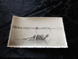 P-89 , Photo , Les Sables D'Olonne , Jeune Femme En Maillot De Bain Prenant La Pose , 1935 - Anonymous Persons