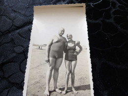 P-95 , Photo , Les Sables D'Olonne , Couple En Tenue Et Bonnet De Bain Une Pièce , 1935 - Personnes Anonymes