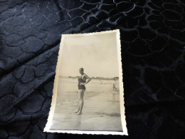 P-99 , Photo Les Sables D'Olonne, Femme En Maillot Et Bonnet De Bain, 1935 - Auto's