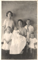 CHILDREN, WOMAN WITH GIRLS, BABY, GROUP PHOTO, SWITZERLAND, POSTCARD - Portraits