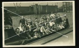 Orig. Foto AK 30er Jahre Süße Jungs Zusammen Auf Dem Boot, Cute Boys Together On A Boat, School Trip, Schoolboys - Anonymous Persons