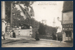 18. Mehun-sur-Yèvre. Rue Jeanne D'Arc. Café Au 68. Tours Du Château. Eglise Notre-Dame ( Avant Incendie 1910). Passants. - Mehun-sur-Yèvre