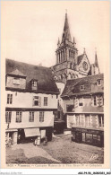 AGCP4-56-0349 - VANNES - Curieuses Maisons De La Place Henri IV Et Cathedrale - Vannes